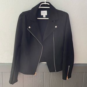 Never worn black coat🖤